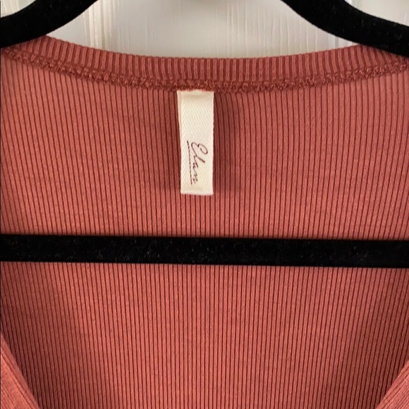 Elan women’s drapey long sleeve top - Picture 2 of 3